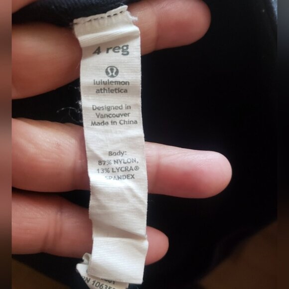 Lululemon Athleti a Bla k Flare Pants - Picture 5 of 7